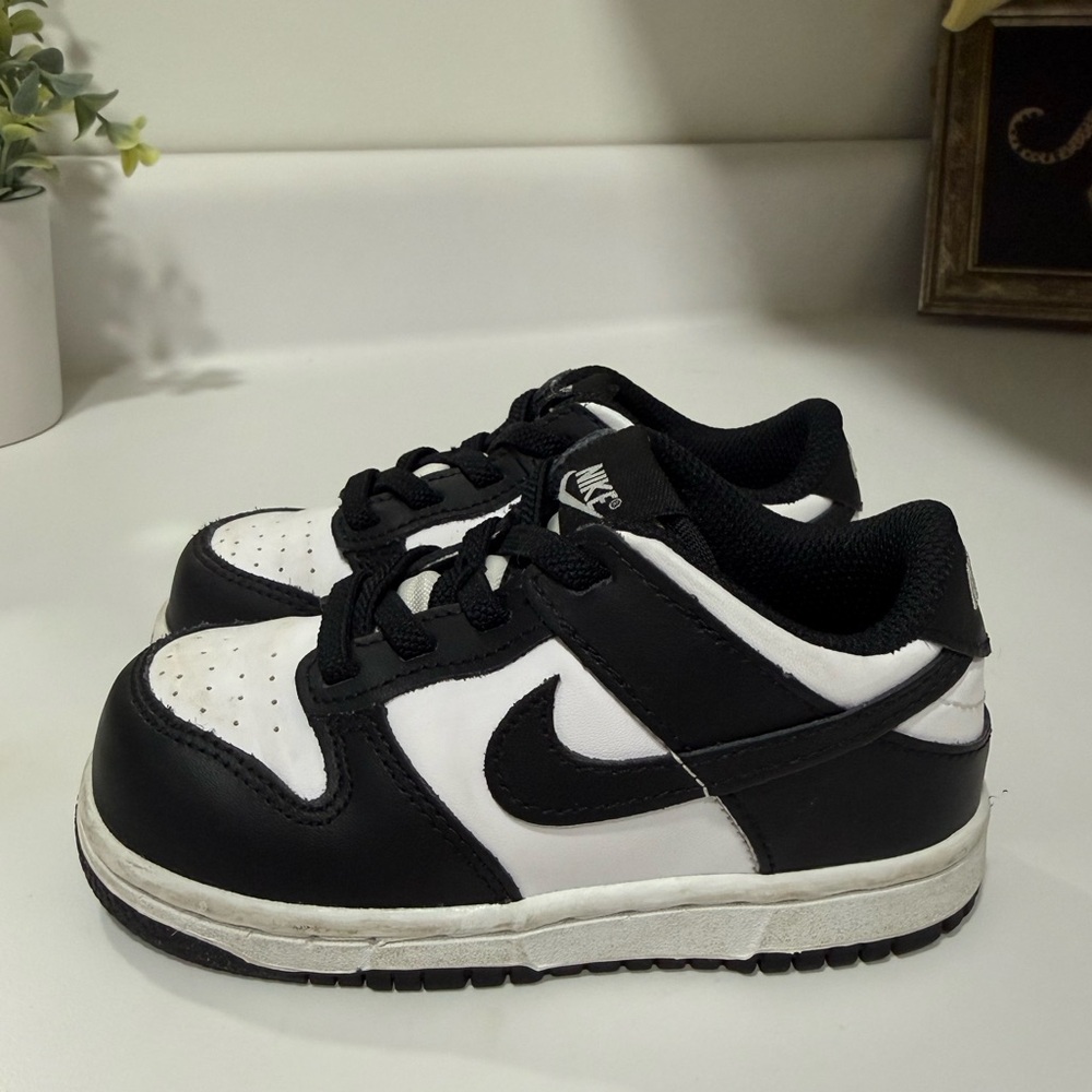 EUC Toddler Nike Panda Dunks
